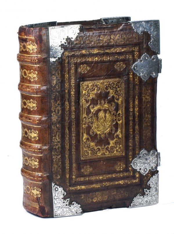 Unrecorded issue of important 1590 edition of Dutch "deux aes" Bible in a magnificent contemporary panel-stamped binding with engraved silver furnishings